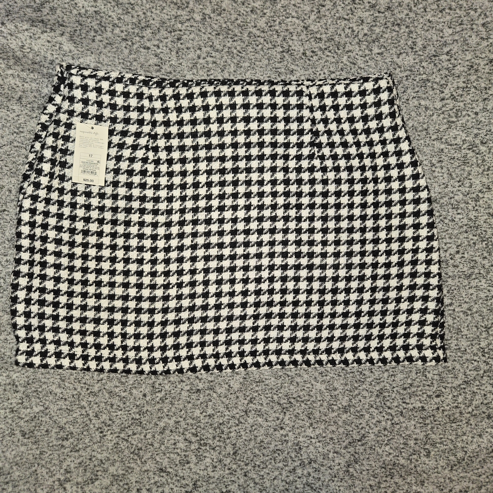A New Day Stylish Black and White Houndstooth Skirt, Size 17